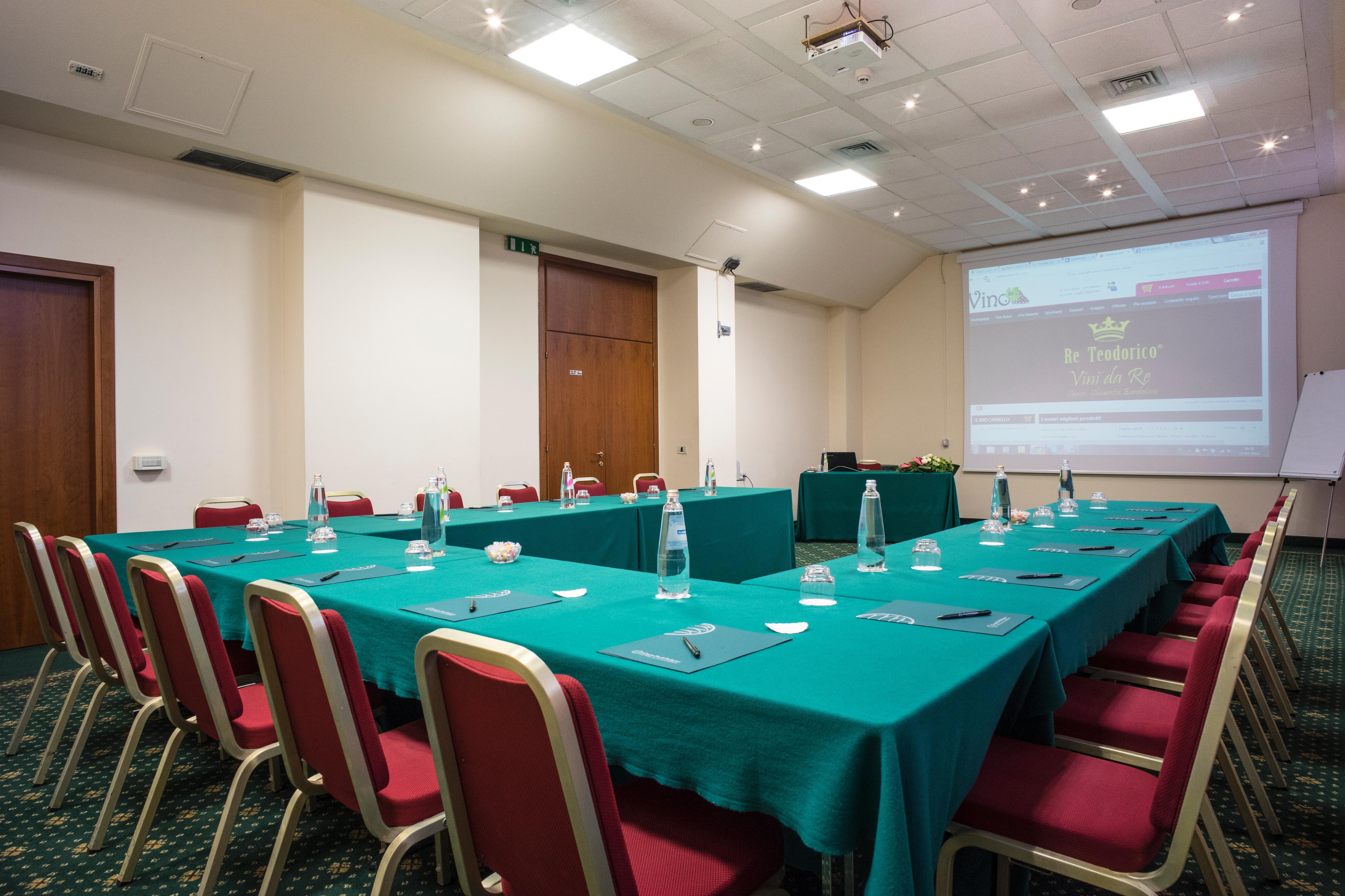 Quarto Inferiore Hilton Garden Inn Bologna North מראה חיצוני תמונה